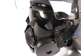 Protective gas mask for an anti-impact helmet
